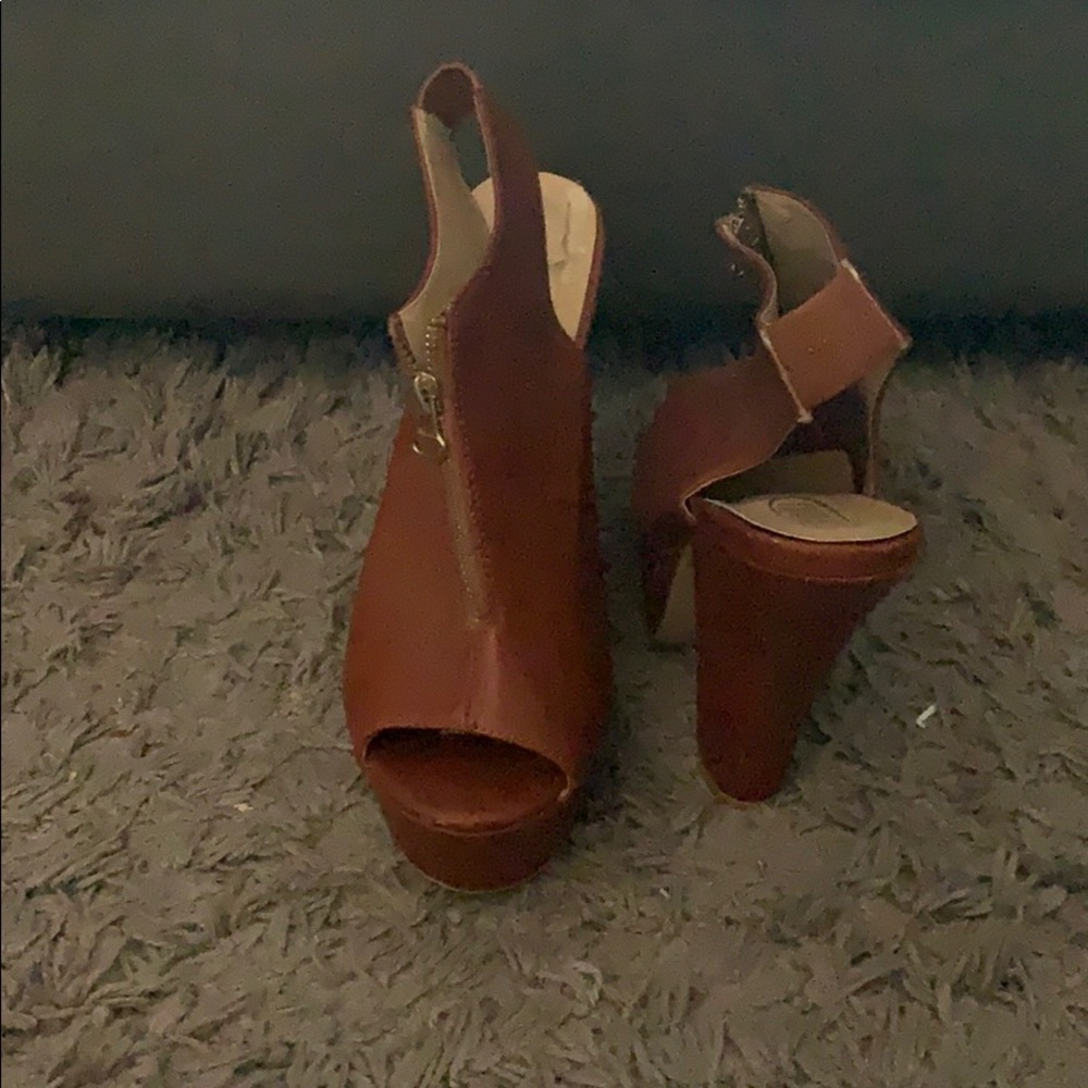 Brown wedges with gold zipper